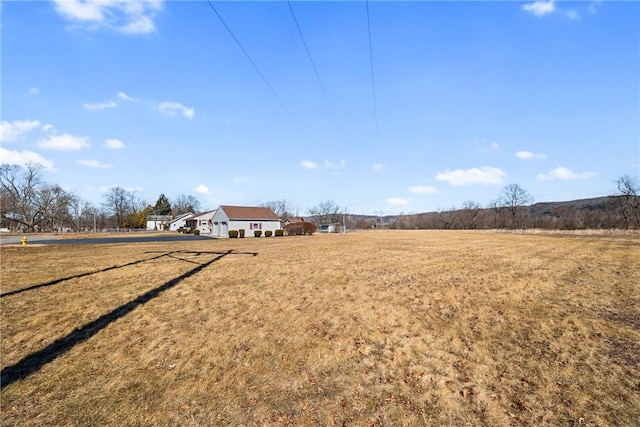 view of yard featuring a rural view