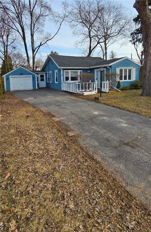 view of front of house featuring a detached garage