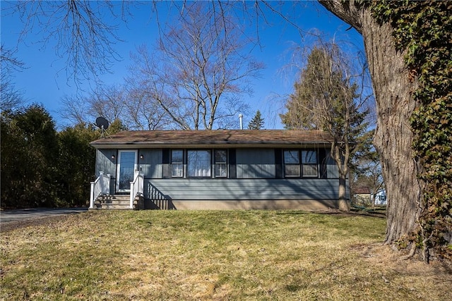 view of front of home with entry steps and a front lawn