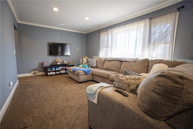 living area with visible vents, carpet flooring, baseboards, and ornamental molding