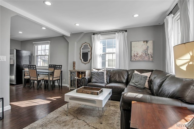 living area featuring recessed lighting, baseboards, and wood finished floors