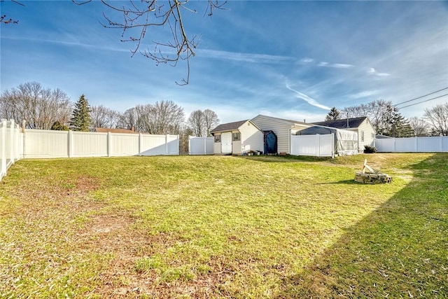 view of yard featuring a fenced backyard