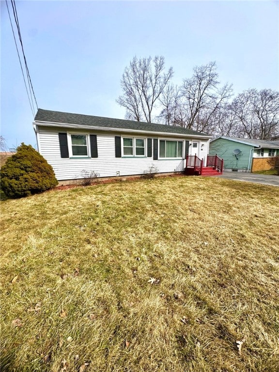 ranch-style home with a front yard