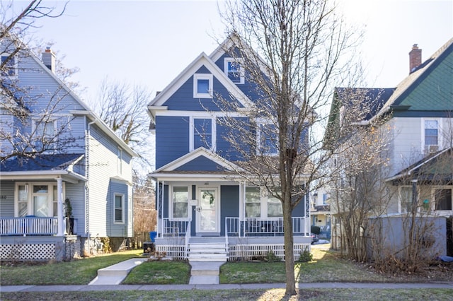 view of front of house with a front yard and covered porch