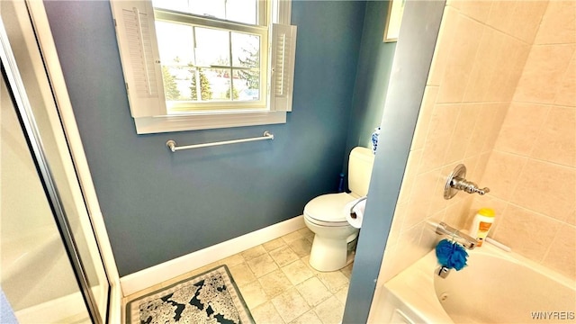 full bath with baseboards, toilet, and bathing tub / shower combination