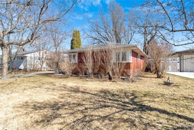 view of front of house with brick siding and a front lawn