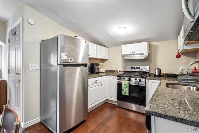 kitchen with dark wood-type flooring, a sink, under cabinet range hood, appliances with stainless steel finishes, and white cabinets