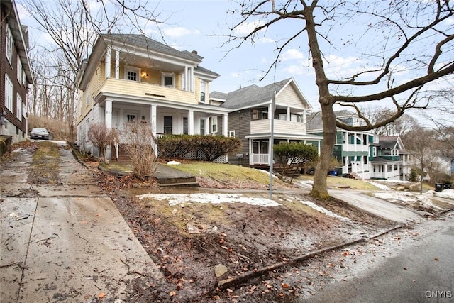 view of front of property featuring a balcony