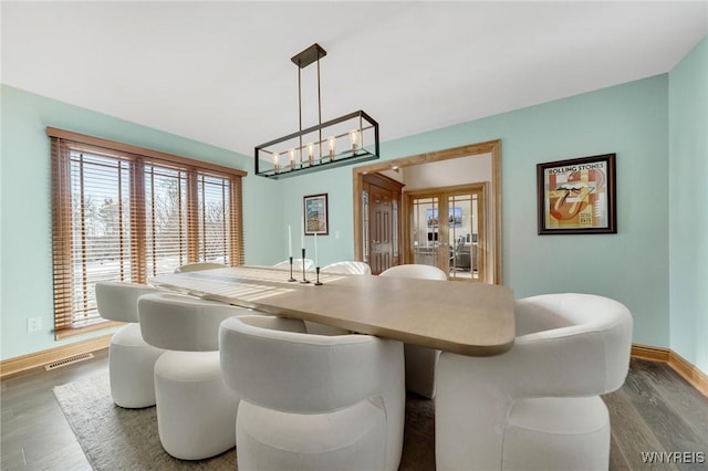 dining room featuring visible vents, plenty of natural light, baseboards, and dark wood-style flooring