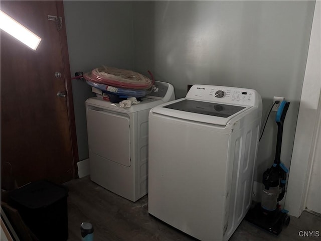 laundry area with laundry area, wood finished floors, and independent washer and dryer