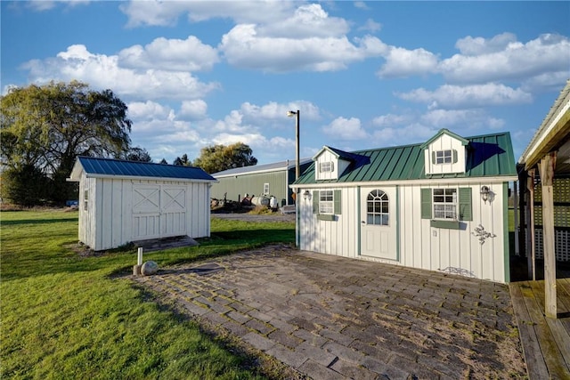 view of outbuilding with an outbuilding