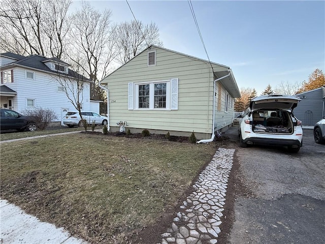 view of front of house featuring a front yard and driveway