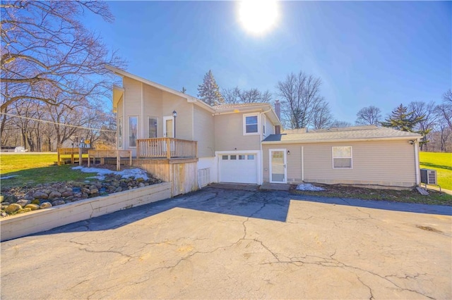 view of front of house featuring concrete driveway and an attached garage