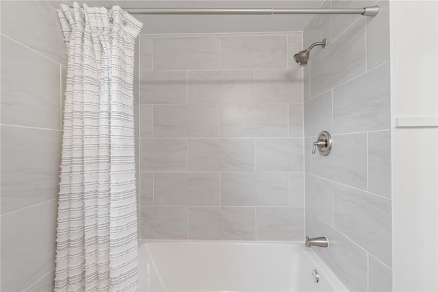 bathroom with shower / bath combo