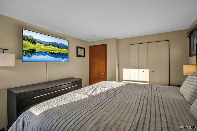 bedroom featuring a closet