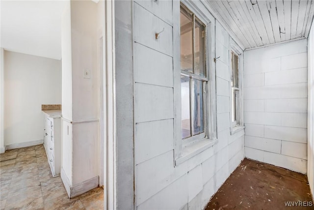 bathroom featuring concrete block wall