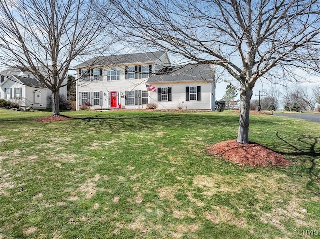 view of front facade featuring a front lawn