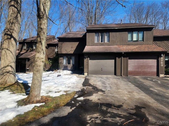 view of front facade featuring an attached garage and driveway