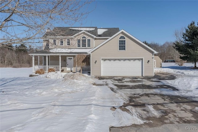 view of front facade featuring covered porch and driveway