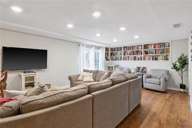 living area featuring visible vents, recessed lighting, baseboards, and hardwood / wood-style floors