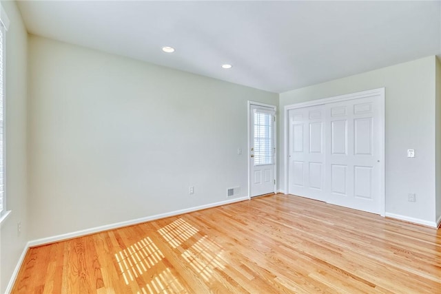 unfurnished bedroom featuring visible vents, baseboards, light wood-type flooring, recessed lighting, and a closet