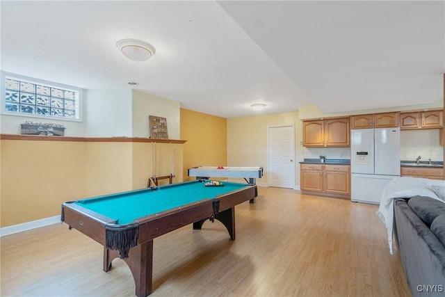 game room featuring a sink, light wood-type flooring, baseboards, and pool table