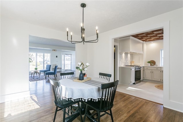 dining room with an inviting chandelier and light wood finished floors