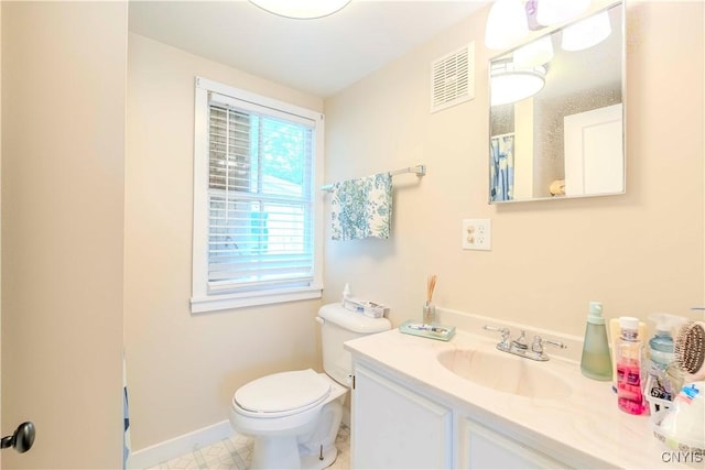 bathroom with visible vents, toilet, a shower with curtain, baseboards, and vanity