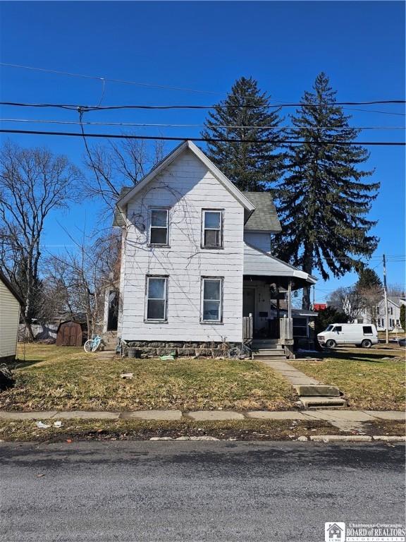 view of front facade with a porch and a front lawn