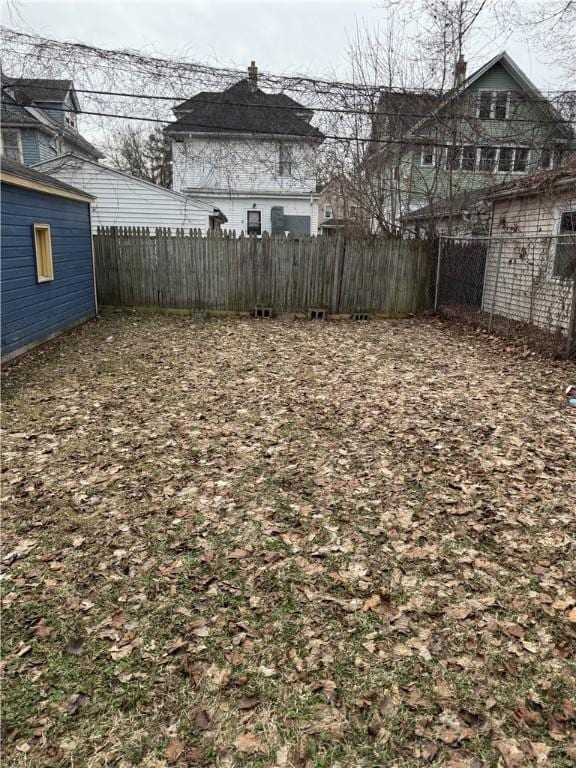 view of yard featuring a fenced backyard