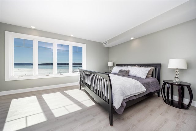 bedroom featuring recessed lighting, visible vents, baseboards, and wood finished floors