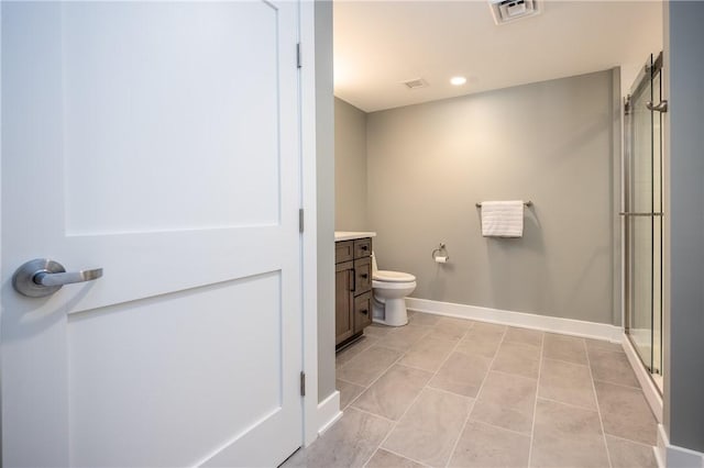 full bathroom featuring visible vents, a shower stall, baseboards, toilet, and vanity