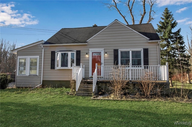 bungalow featuring a front yard and a shingled roof