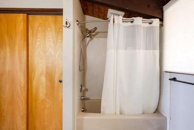 full bathroom featuring shower / bath combo with shower curtain