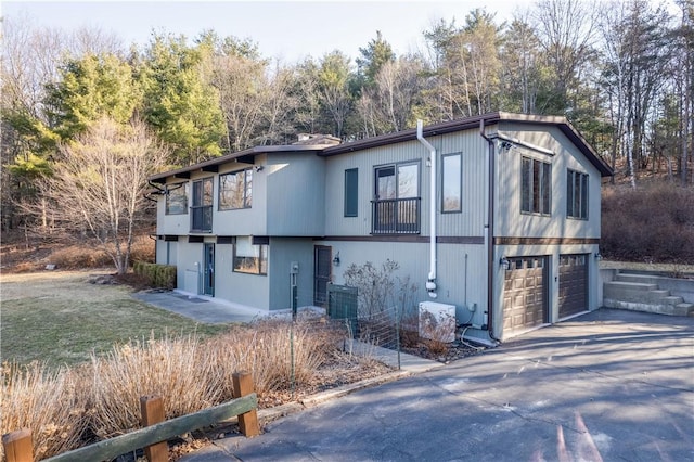 view of front of home featuring concrete driveway and a garage