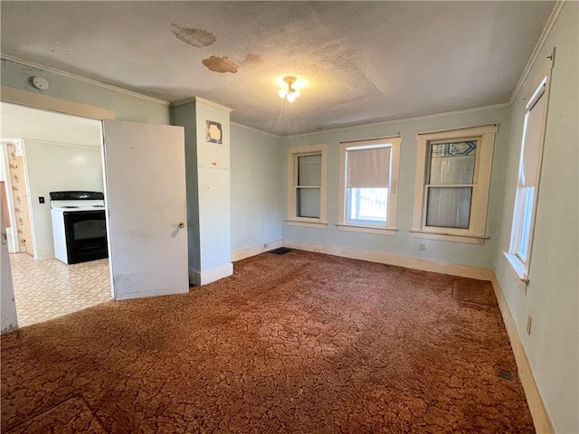 carpeted spare room featuring baseboards, a textured ceiling, and ornamental molding