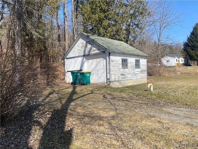 view of outbuilding with an outbuilding