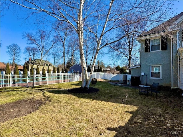 view of yard featuring a fenced backyard