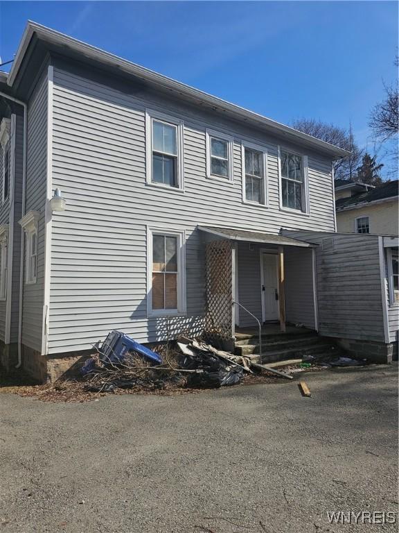 view of front of home featuring covered porch