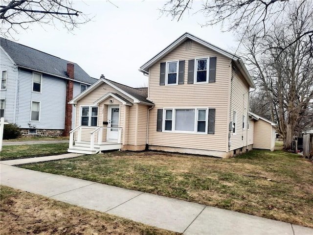 traditional home featuring a front yard