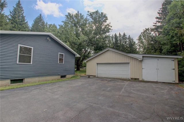 view of detached garage