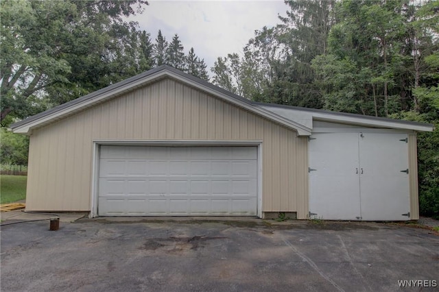 view of detached garage