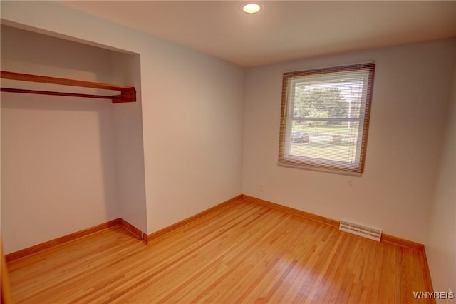 unfurnished bedroom featuring recessed lighting, baseboards, visible vents, and light wood-type flooring