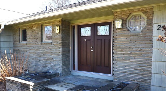 property entrance featuring covered porch