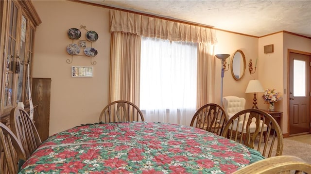 dining area with visible vents, carpet flooring, and ornamental molding