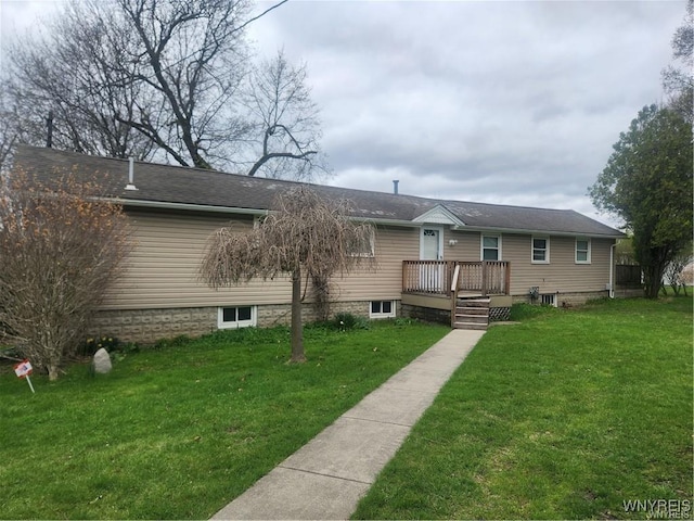 view of front facade with a front yard