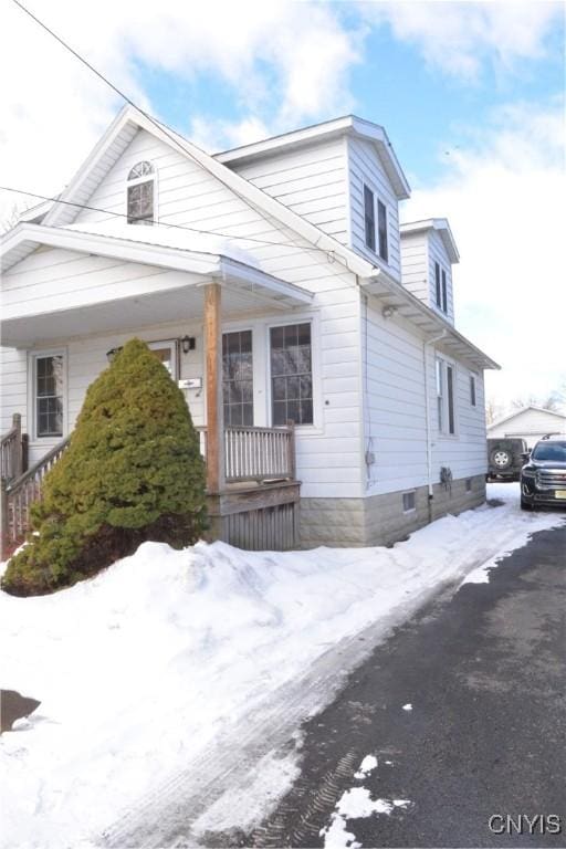 view of front of home with covered porch