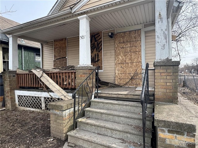 doorway to property featuring covered porch