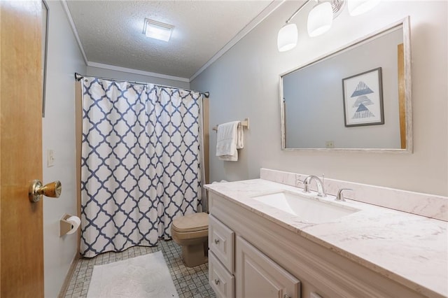 full bath featuring vanity, a shower with shower curtain, a textured ceiling, crown molding, and toilet