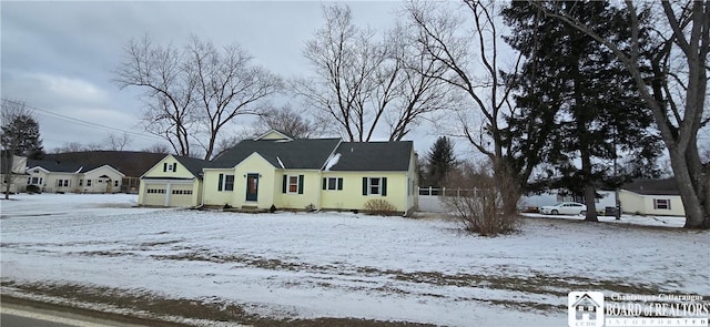 view of front of property featuring fence